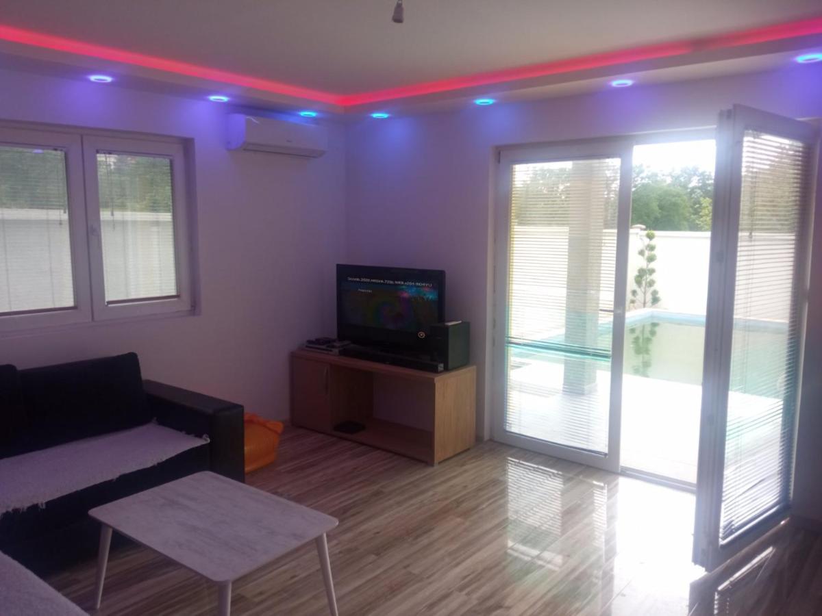 House With Pool - Mitrovic Βίλα Χέρτσεγκ Νόβι Εξωτερικό φωτογραφία